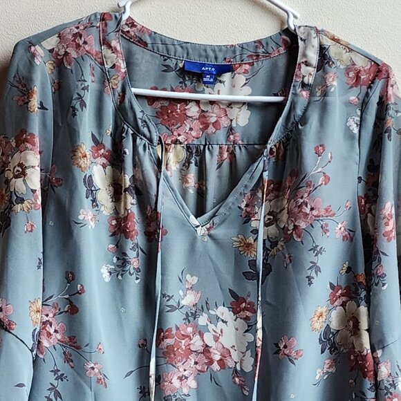Apt. 9 Floral Blue/Gray V-Neck Blouse Size Medium - Picture 6 of 16